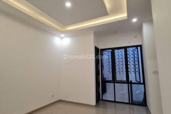 JUAL Rumah 2Lantai di Darmo Permai, BARU GRESS