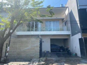 Rumah 2 Lantai Bagus di Raya Klampis Semolo Surabaya, Surabaya