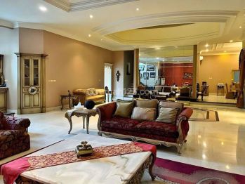 Rumah Mewah Klasik di Bukit Gading Mediterania, Kelapa Gading