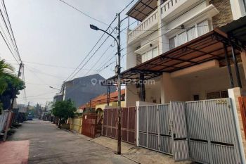 Rumah Siap huni Lokasi Strategis Di Duri Kepa(DK242)