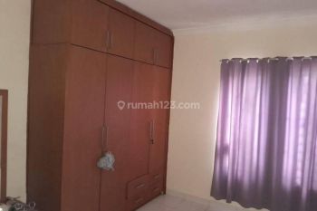 Rumah townhouse 2 lantai strategis