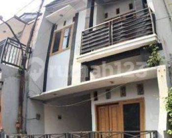 Rumah 3 Lantai SHM Bagus