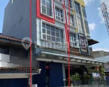 Ruko 4 1/2 lantai hadap Utara