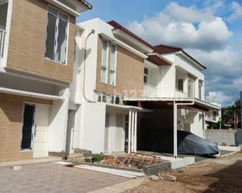 Rumah Siap Huni Lokasi Strategis dekat Tol Japek & LRT Cikunir 1