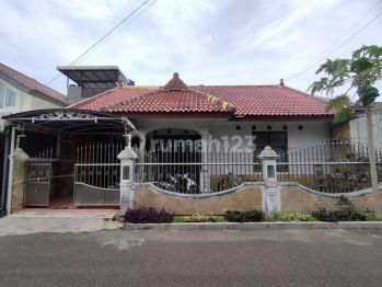 RUMAH DEKAT KOMPLEK BATUNUNGGAL LINGKUNGAN TENANG DAN ASRI