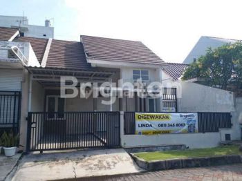 RUMAH SIAP HUNI DI PURIMAS SURABAYA LUAS ADA TERAS DEPAN BELAKANG DAN SAMPING