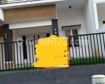 Dijual Rumah 2l di Rafless Hill, Cibubur