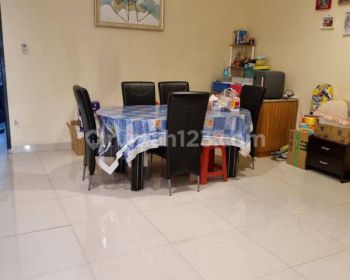 Disewakan Rumah 3 Lantai Tomang Jakarta Barat