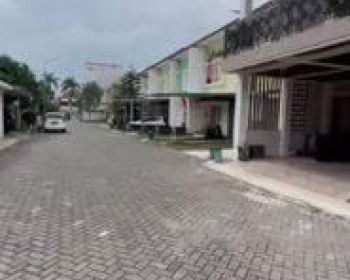 Rumah murah siap huni 2 lantai di Perum springhill sawojajar2