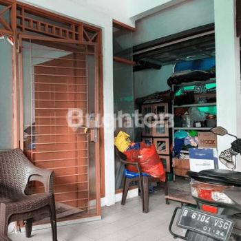 Sale Rumah: Rumah di Graha Raya