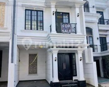 Dijual Rumah American Classic 3 Lantai Rooftop Jakarta Selatan