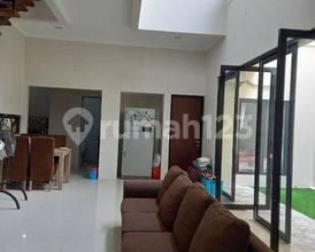 Rumah mewah Siap Huni Lokasi Strategis Area BSD