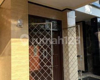 Rumah SHM sudah Renovasi 3 Lantai