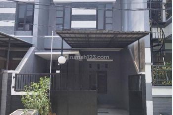 Rumah di Karang asem 2 Lantai SHM Baguss