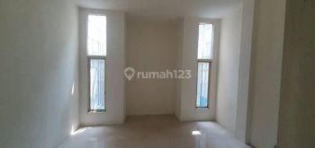 Disewakan Ruko Hibrida 2 lantai, baru renov, bagus siap pakai