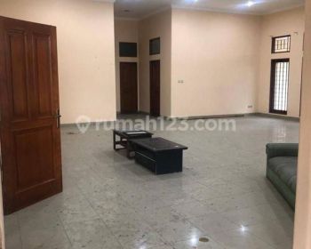 Disewakan Rumah mainroad di Pasirkoja 2 Lantai Bagus