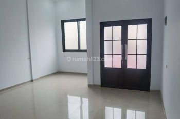 TURUN HARGA. Dijual Ruko Siap Huni Bangunan Baru di Johar Baru