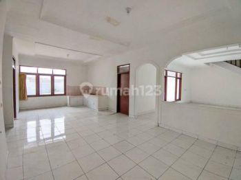 Rumah Dijual Lux Nyaman 2 Lantai di Mainroad Kopo Cilampeni