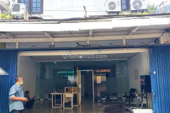 Bangunan Usaha di Jalan Ketandan Malioboro, Yogyakarta