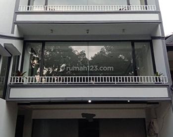 Disewakan Ruang Usaha Renov Siap Pakai di Surya Sumantri Mainroad