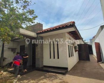 Rumah Ruang Usaha Ada Gudang Luas di Raya Kenjeran