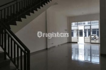 RUKO 3 LANTAI DI PIK 2