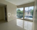 thumbnail-disewakan-rumah-terawat-di-royal-residence-wiyung-surabaya-1