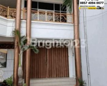 RUKO 2 LANTAI SIAP PAKAI DEKAT KAMPUS COCOK UNTUK KOS2 AN STRATEGIS PINGGIR RAYA