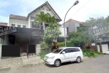 Rumah 2 Lantai 4 Kamar Tidur di Villa Puncak Tidar Malang