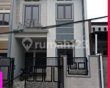 Strategis Rumah Dua Lt Modern Dekat Bsm Kota Bandung 305M9