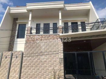 Rumah BSD ada kolam renang pribadi