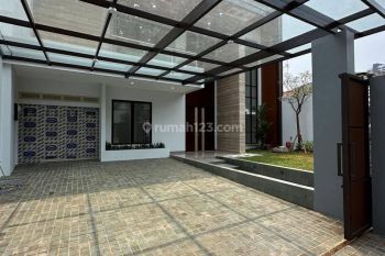 Rumah baru ada kolam renang Kebayoran Baru