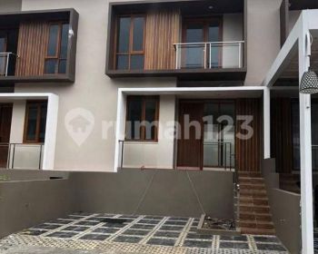 Rumah 2 Lantai Cantik Dan Siap Huni di Awiligar, Bandung