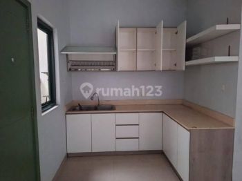 Rumah Bagus Modern 4 Kamar Tidur di Dekat Stasiun Sudimara Gb 11155