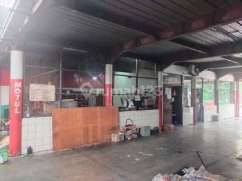 Gudang Besar Strategis Nol Jalan