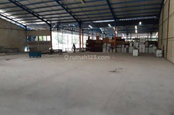 Gudang  Luas Bangunan 552m2 Di Jl Raya Bekasi Jakarta Timur
