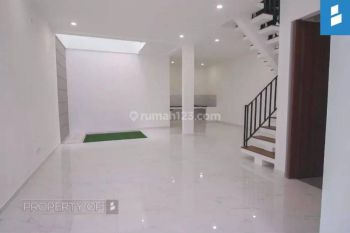 Rumah Baru Minimalis 2 lantai SHM siap huni di Taman