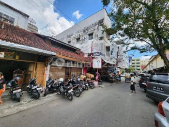 Ruko di Jalan Sambas Pusat Grosir Alat Kecantikan