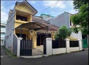 RUMAH SEWA BAGUS DEPAN TAMAN