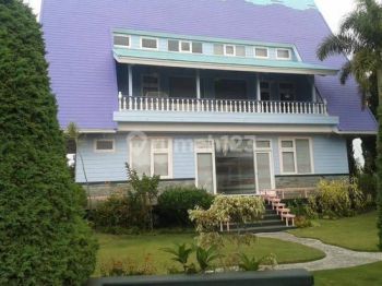 Dijual Rumah Villa 3 lantai di Istana Bunga Lembang, ada Galeri Boneka Barbie