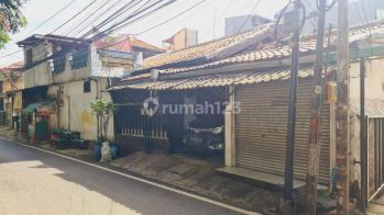Rumah murah dijual di menteng jakarta pusat cocok untuk kost dan usaha