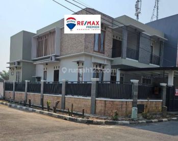 Dijual Rumah Hoek Minimalis 2lantai Di Metland Menteng Cakung , Jaktim