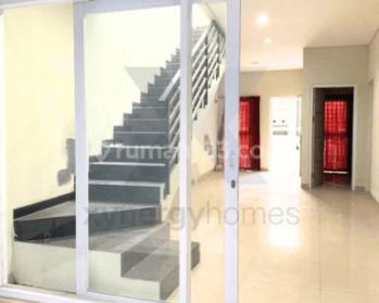 Rumah 2 Lantai Siap Huni Pencahayaan Baik di Karapitan Bandung