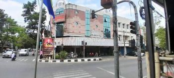 Ruko 4 lantai main road Ciateul Pungkur. Posisi Hoek. Murah