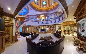 Rumah Mewah Bergaya Christian Catholic di Perumahan Intercon Kebon Jeruk Jakarta