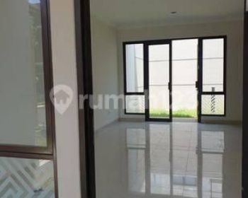 Rumah Disewa Minimalis 2 Lantai di Podomoro Park