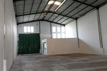 Gudang siap pakai di. Kompleks pergudangan dekat BSD di Gudang Bizhub Gunung