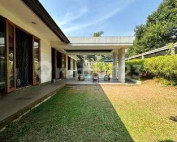 Rumah Siap Huni Dgn Tanah Sgt Luas. Cocok Utk Apt Komersial