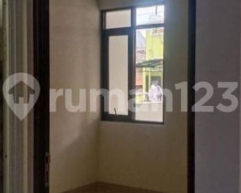Rumah Baru Unfurnished SHM di Jalan Saturnus
, Bandung