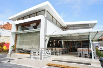 Rumah Usaha Jl.Sulawesi Surabaya Pusat - DRIVE THRU - Parkir LUAS